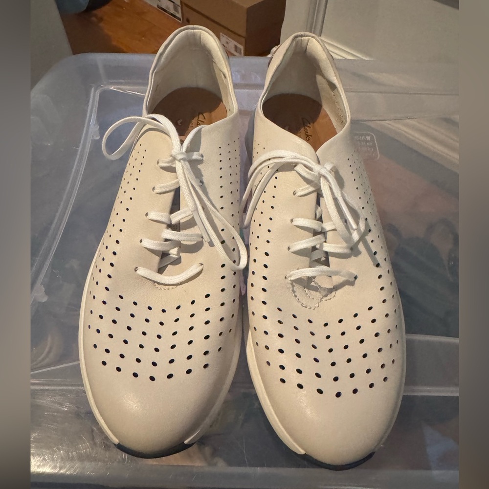 Clarks Un Rio Tie Sneaker Cream and White Women's